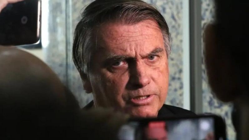 Moraes mantém domiciliar de Bolsonaro e aumenta restrições; veja quais