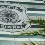 Senador Flávio Bolsonaro apresenta defesa escrita e falta a depoimento na Polícia Federal em inquérito por calúnia