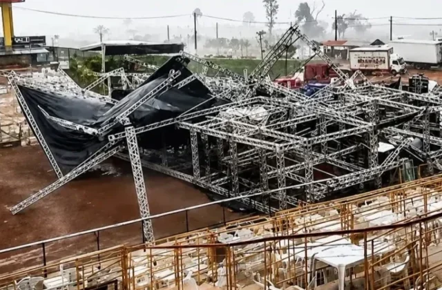 Palco da Expoari desaba durante ventania em Ariquemes um dia após o fim da feira